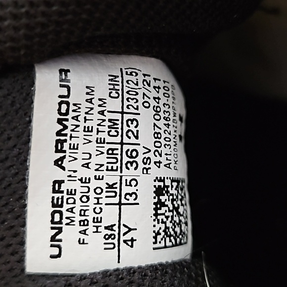 Under Armour - 4Y Black/White Youth Sneakers - Picture 8 of 8